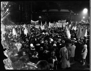 Pierwsza niepodległościowa manifestacja w Krakowie tuż po powstaniu "Solidarności", 11 listopada 1980 roku FOT. arch. FCDCN