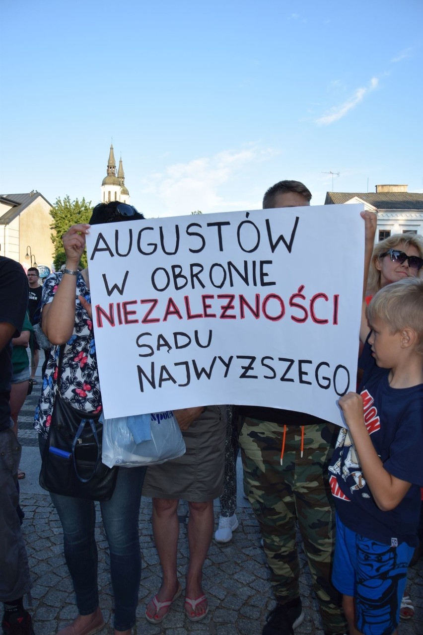 Augustów. Pikietowali razem z Komorowskim na rynku (zdjęcia)