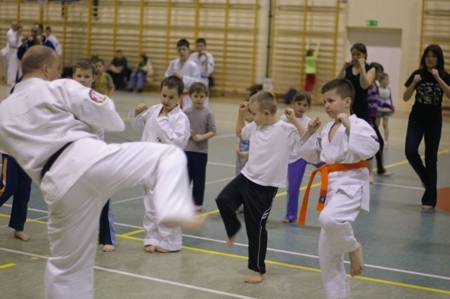 Ferie spędzone w mini szkole karate okazały się znakomitym sposobem&#8230;