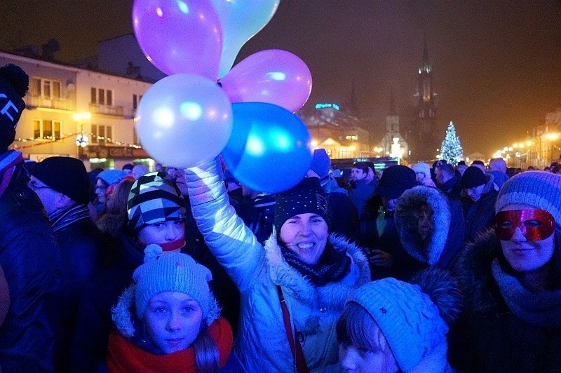 Rynek Kościuszki. Sylwester 2014/2015. Tak bawił się Białystok (zdjęcia, wideo)