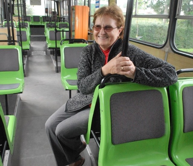 - Ten jelcz ma już 15 lat i od dawna powinien być wymieniony na nowy autobus – mówi dyrektor MZK Barbara Langner (fot. Paweł Janczaruk)