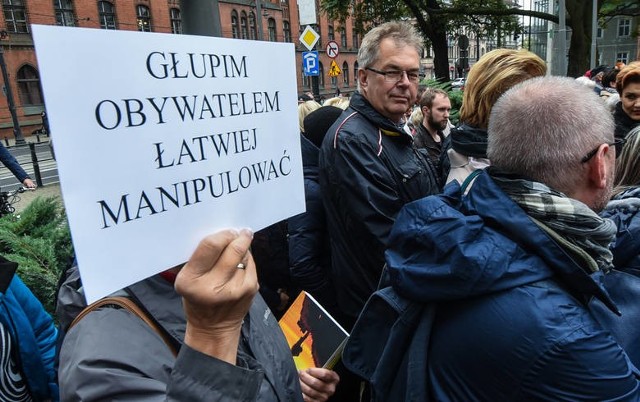 M.in. takie hasła zagościły na transparentach nauczycieli podczas manifestacji ZNP, która odbył się 10 października w Bydgoszczy.