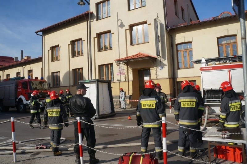 II komisariat. Nieznana substancja w budynku