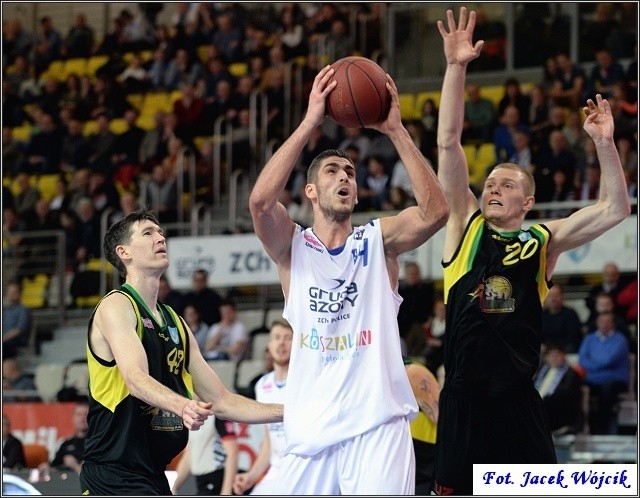 Skuteczny duet czeskich zawodników poprowadził Akademików do dziesiątego zwycięstwa w Tauron Basket Lidze w sezonie 2015/16.