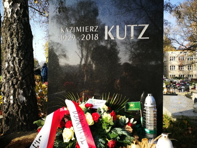 Na największych nekropoliach miasta pochowani są m.in. Wojciech Korfanty, Kazimierz Kutz czy Wojciech Kilar.