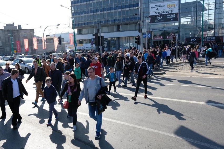 Szacuje się, że w Poznaniu zamieszkuje 50 tys. obywateli...
