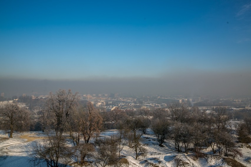 Kraków. Kraków wciąż dusi się w smogu