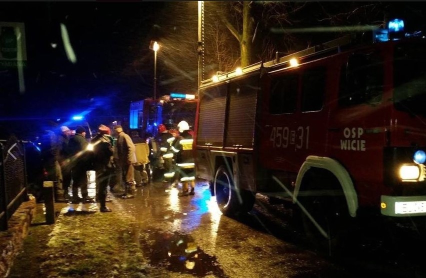 Wypadek pod Łowiczem. Trzy osoby ranne [zdjęcia]