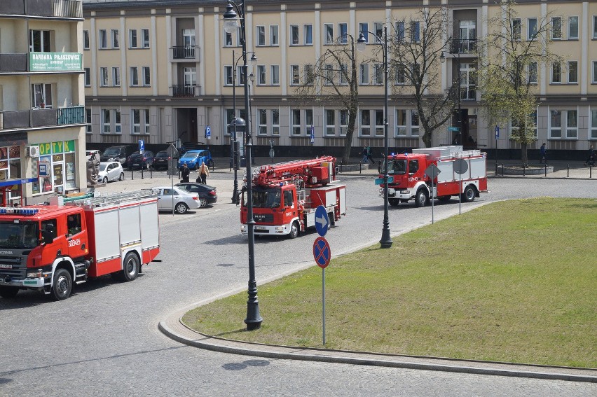 Dzień Strażaka 2016 w Białymstoku. Kolumna wozów straży...