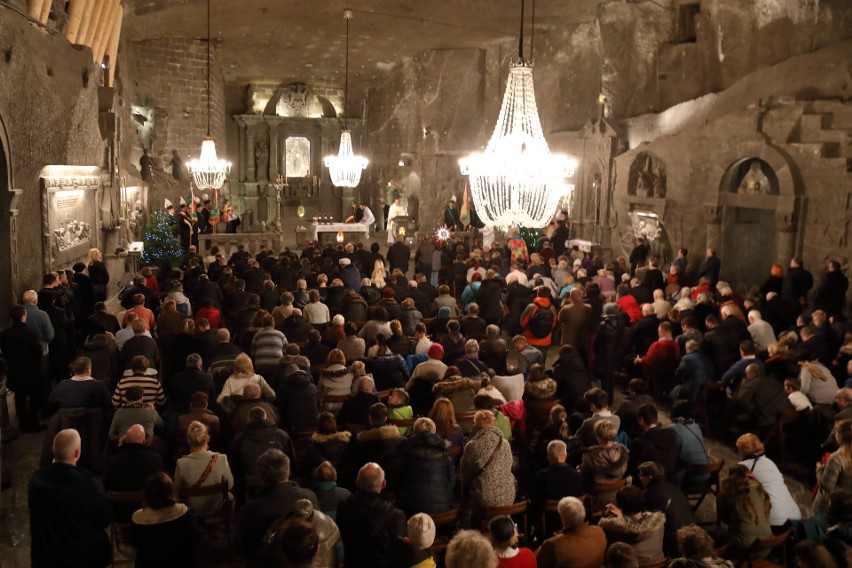 Wieliczka. Ponad 600 osób na podziemnej Pasterce