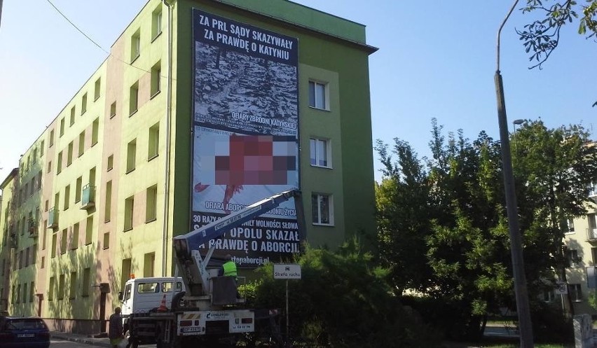 Szokujący baner antyaborcyjny zawisł na kamienicy w centrum...