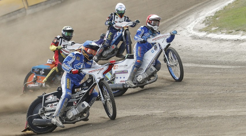 Stal Rzeszów wygrywa z KSM Krosno 55:35 i zostaje liderem...