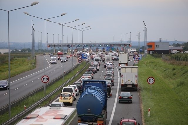 Korek przed bramkami na autostradzie A4 w Gliwicach Sośnicy...