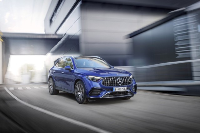 Do napędu GLC 43 4MATIC służy dwulitrowy czterocylindrowy silnik AMG z elektryczną turbosprężarką, rozwijający moc 310 kW (421 KM)