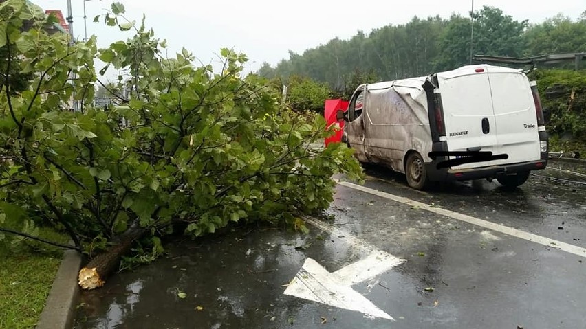 Wypadek w Katowicach na DTŚ przy Auchan. Zginęła kobieta