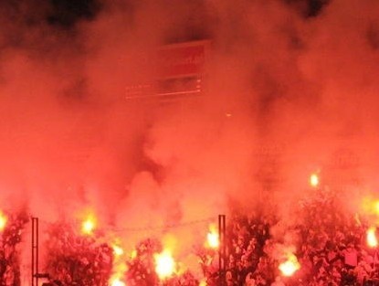 Napięta atmosfera wokół meczu. Grecy zaatakowali koktajlami Mołotowa autokar z działaczami Jagiellonii.
