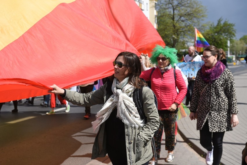 Protest pod Radiem Maryja w Toruniu: "Na drugi koniec tęczy...