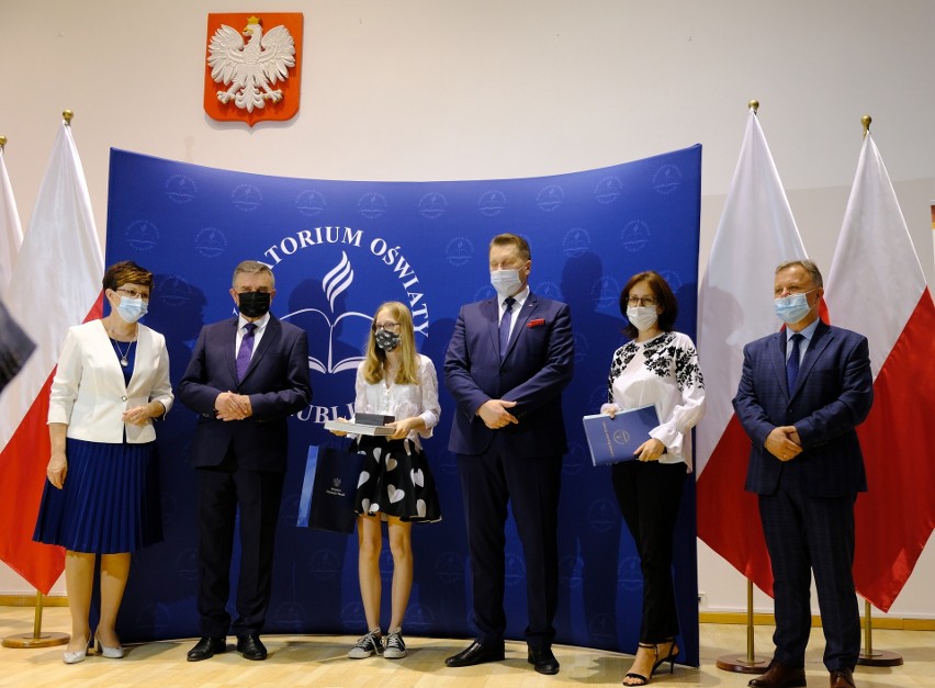 Wielokrotni laureaci konkursów przedmiotowych z lubelskich szkół podstawowych odebrali nagrody i dyplomy