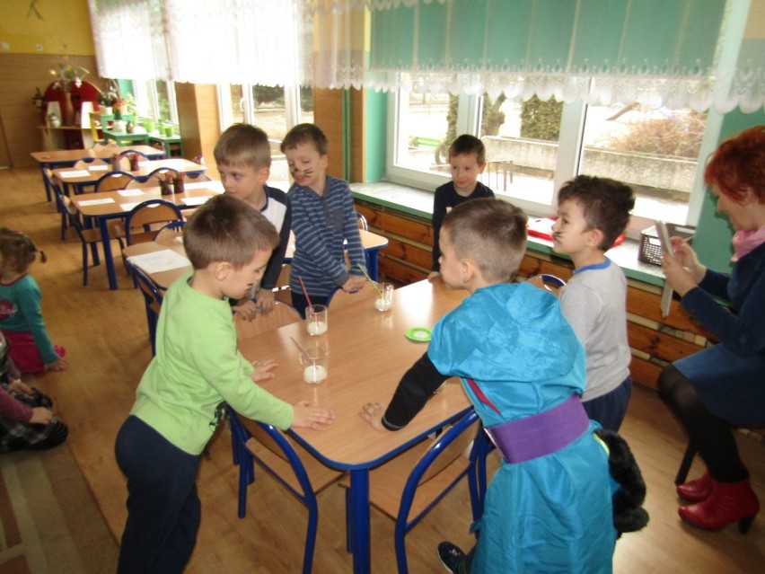 "Współcześni poeci dzieciom" w Przedszkolu Numer 3 w Pińćzowie