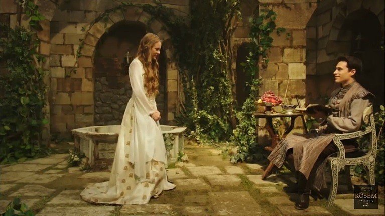 "Wspaniałe stulecie: Sułtanka Kösem" odcinek 9. Pocałunek Anastazji i