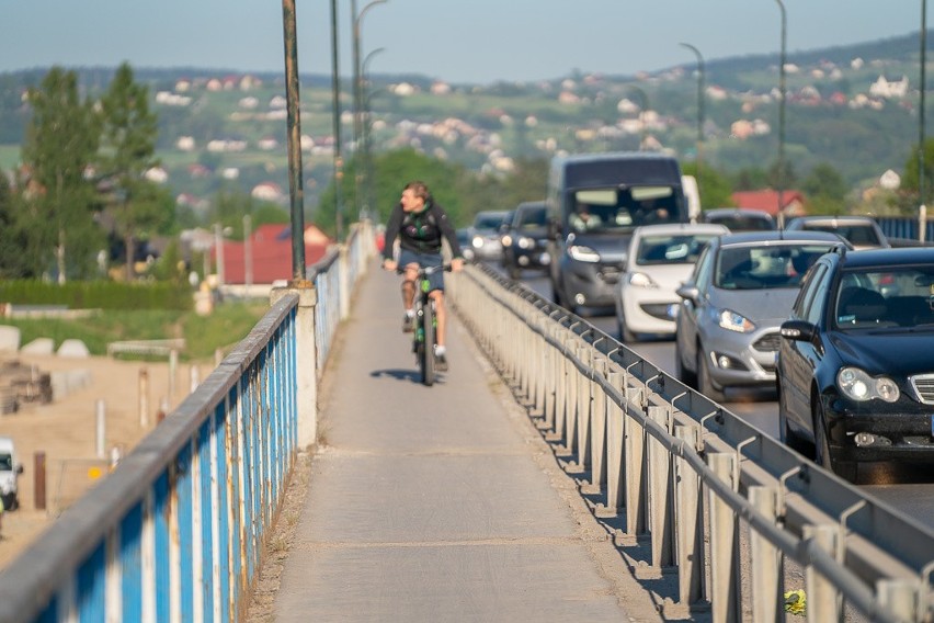 Nowy Sącz. Ledwo zamknęli most heleński, a już zaczęły tworzyć się korki