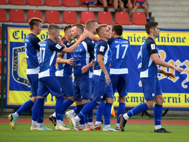 Piłkarze MKS-u Kluczbork urządzili sobie kanonadę w derbowym spotkaniu ze Stalą Brzeg.