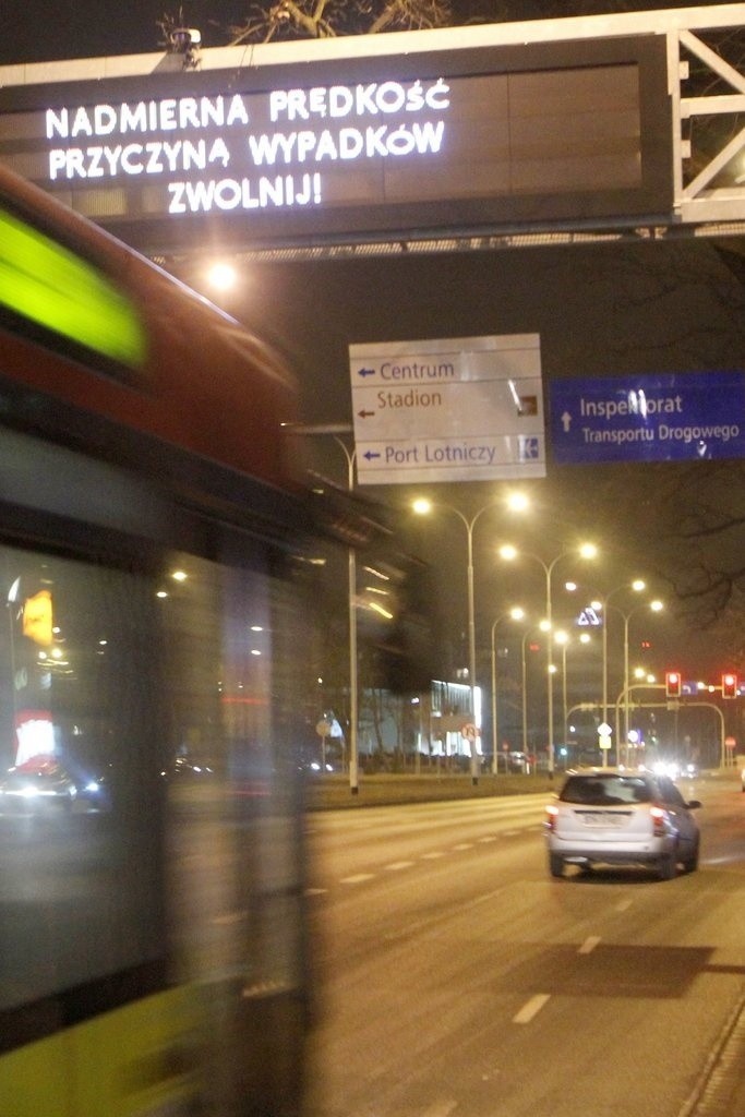 Wrocław: Tablice pokazujące czas przejazdu w weekendy "głupieją". Teraz się to zmieni