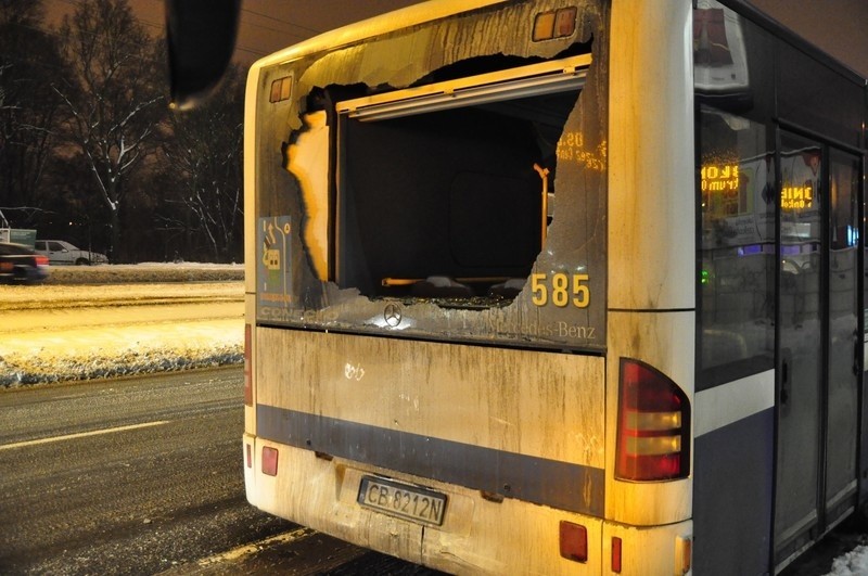 W okolicach "Galerii Pomorskiej" zderzyły się dwa autobusy linii 59 i 69 [zdjęcia]