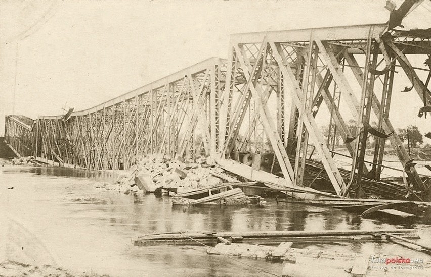 Most kolejowy na rzece Bug...