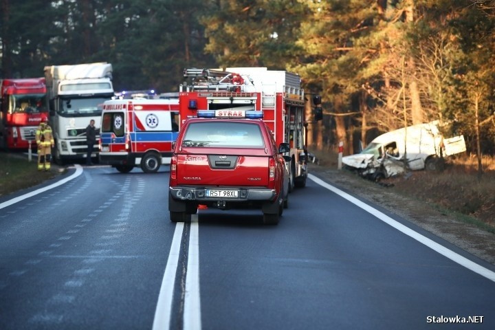 Poważny wypadek  w Stalowej Woli na drodze 871. Są ranni [AKTUALIZACJA]