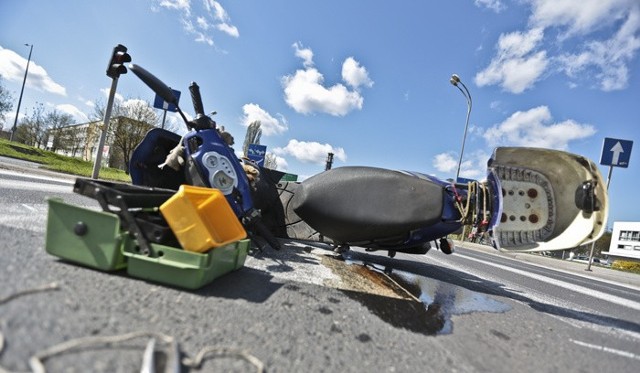 Koszty prawa jazdy na motorower o pojemności do 50 cm sześć. są spore. Młodzież szuka innego sposobu. To często kończy się tragicznie.