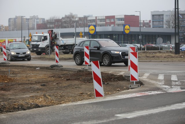 Trwa przebudowa ronda im. Jana Pawła II w Sosnowcu. Kierowcy muszą się liczyć z utrudnieniami w tym miejscu.  Zobacz kolejne zdjęcia. Przesuwaj zdjęcia w prawo - naciśnij strzałkę lub przycisk NASTĘPNE