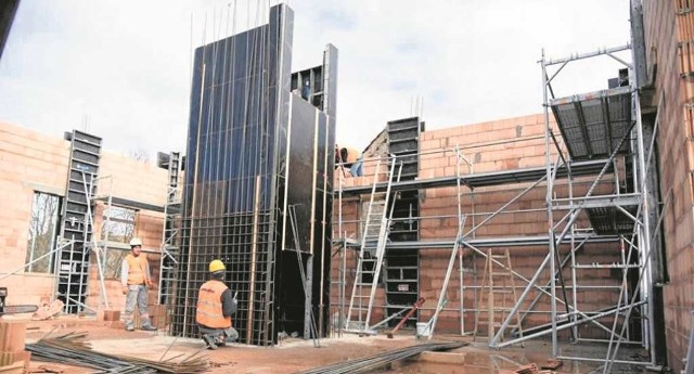 Nowa siedziba biblioteki powstaje w centrum miasta. W budynku będzie także sala kinowa