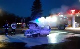 Niebezpieczny pożar samochodu na stacji benzynowej w Kożuchowie