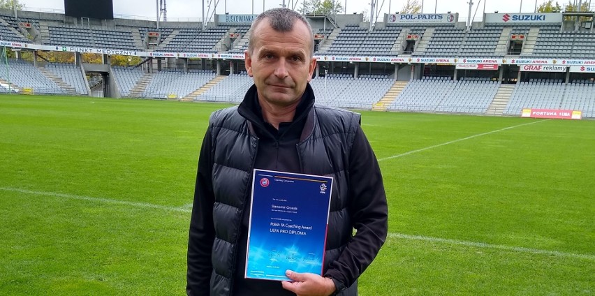 Sławomir Grzesik z Korony Kielce z trenerską licencją UEFA...