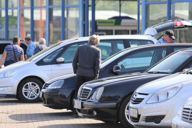 Polacy chętnie kupują używane samochody. A jakie konkretnie modele?