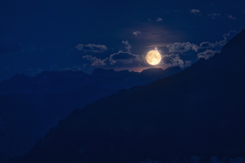 W sobotę 28 października wypada niezwykła pełnia Księżyca w...