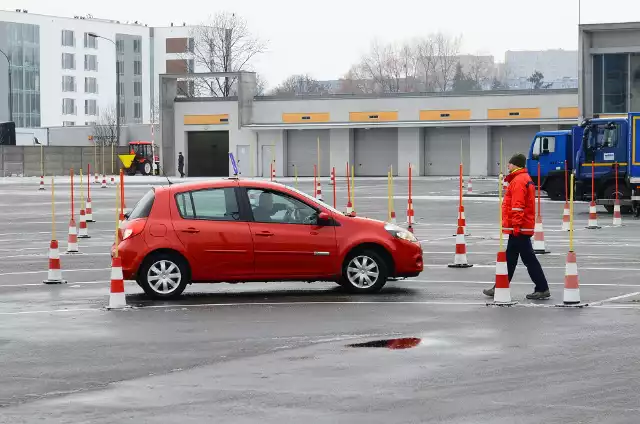 Średni czas oczekiwania na egzamin na prawo jazdy w WORD Poznań jest dziś trzy razy dłuższy niż rok temu.
