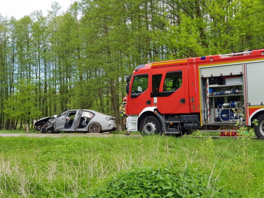 Wypadek skody octavii na drodze Kozłowice - Jamy