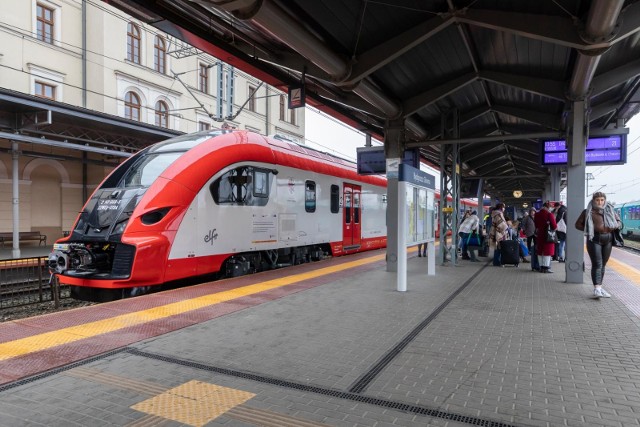 Społecznicy zaproponowali powrót pociągów na linię Laskowice-Wierzchucin oraz przywrócenie niedzielnych połączeń między Bydgoszczą a Chełmżą przez Unisław. Urząd Marszałkowski odpowiada, że oba postulaty wkrótce będą spełnione.