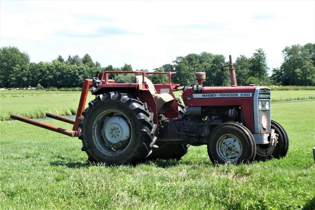 Zobacz oferty sprzedaży najtańszych ciągnik&oacute;w z otomoto.pl na kolejnych zdjęciach.