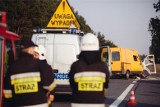 Wypadek na DK 10. W Sadkach ciężarówka wjechała w auto osobowe, a to - w kolejne