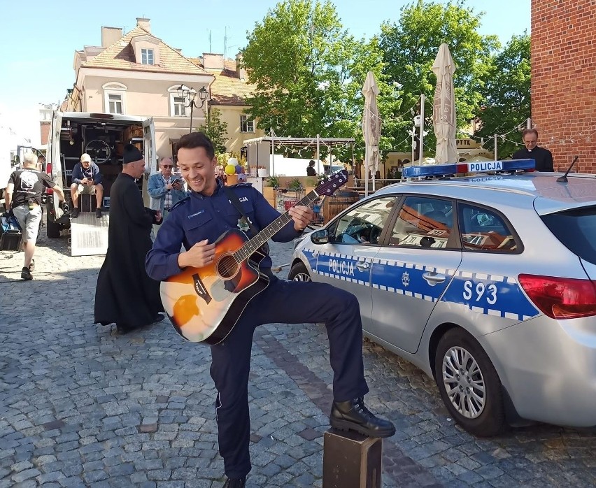 Rafał Cieszyński w czwartek na planie "Ojca Mateusza" w...