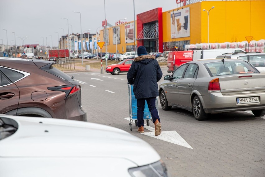 Lockodown ogłoszony. W białostockich hipermarketach budowlanych i meblowych zakupowy szał (zdjęcia)