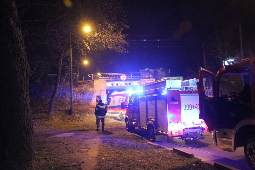 Pociąg potrącił mężczyznę przy Mostach Warszawskich (ZDJĘCIA)