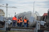 Wypadek kolejowy w Łowiczu. Wykoleiły się dwa wagony [ZDJĘCIA]