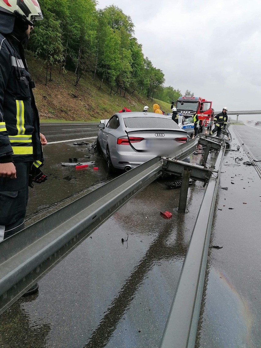 Wypadek audi na autostradzie A4 w gminie Zabierzów