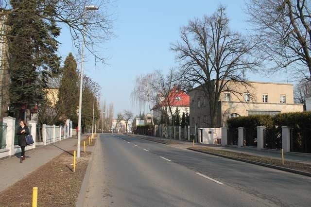 W czasie I wojny światowej teren cmentarza został przecięty obecną ulicą Legionów. Nekropolia zaczynała się w tym miejscu