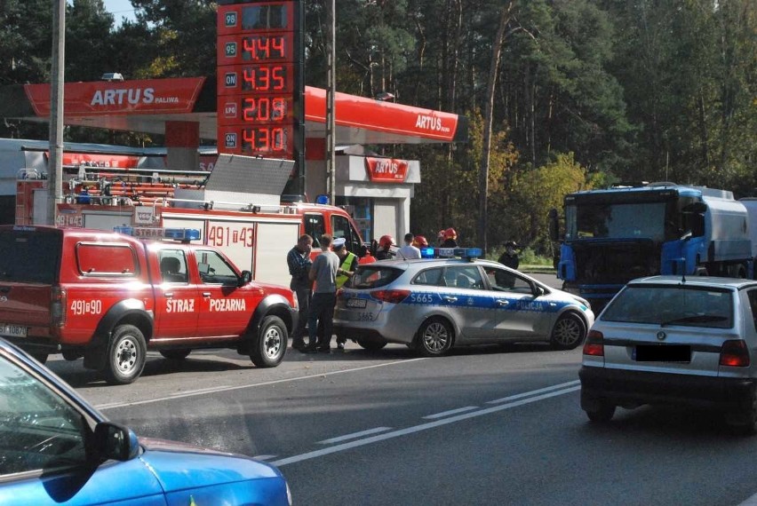 Zderzenie ciężarówki i osobówki w Starachowicach. Są utrudnienia