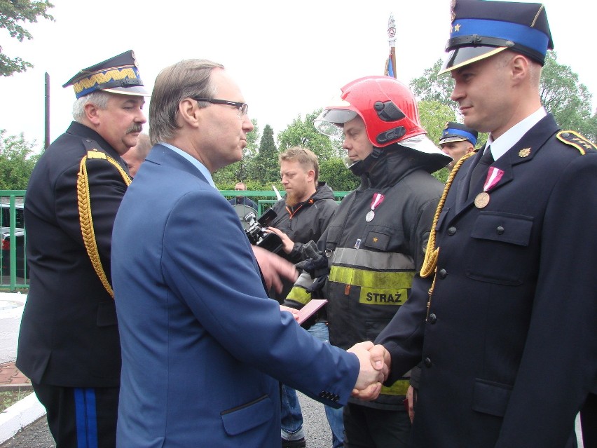 Dzień strażaka w Komendzie Miejskiej PSP w Katowicach: Minister wyróżniła bohaterów [ZDJĘCIA]